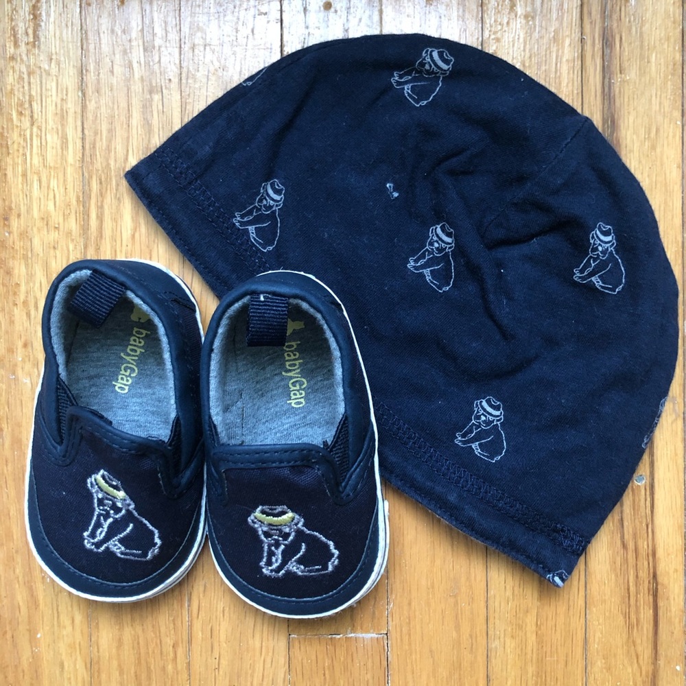 Gap Newborn Bulldog Beanie and Booties Set